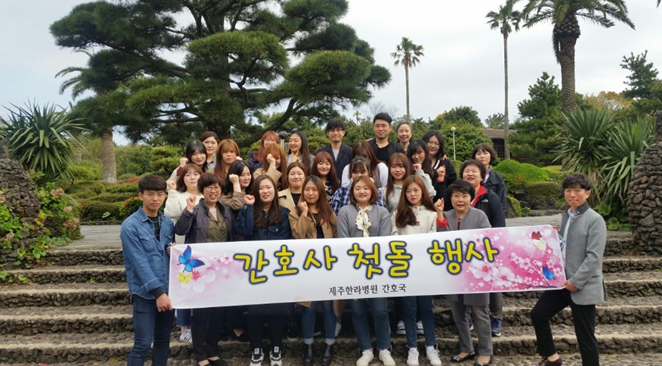 간호사 첫돌 행사 - 실외 단체사진